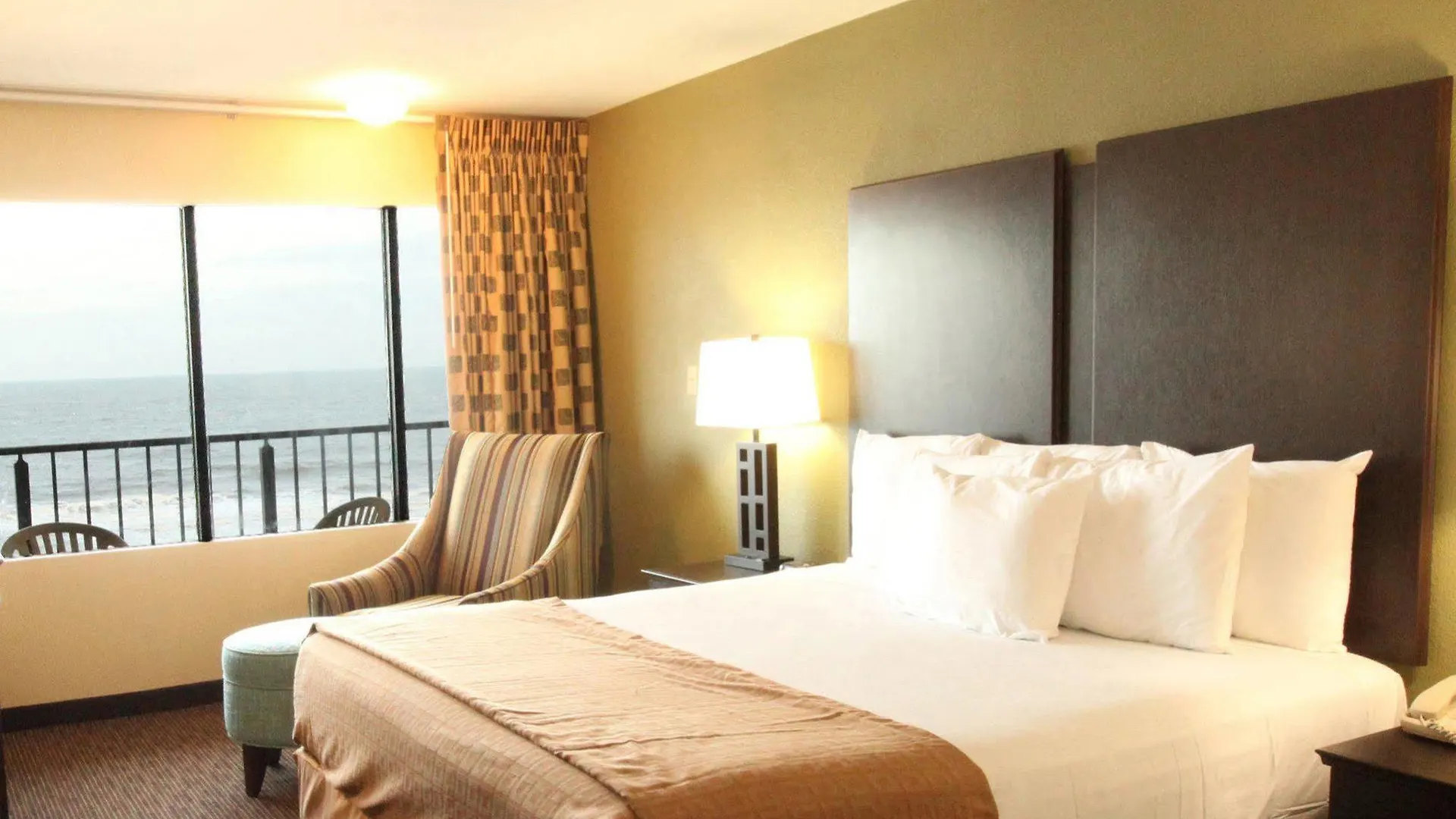 Four Points By Sheraton Virginia Beach Oceanfront 3*,  USA